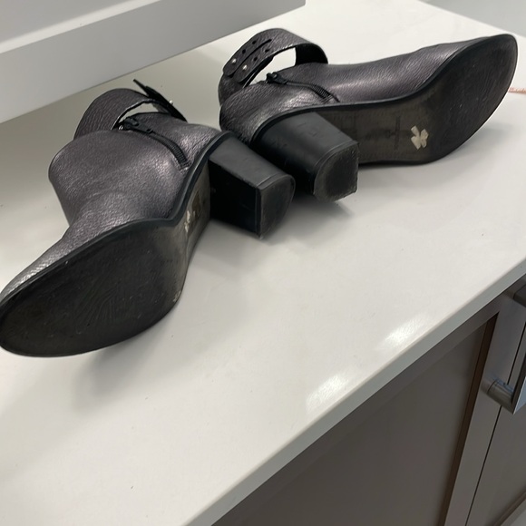 Leather boots made in Spain by Miista. Silver gray with black sole and 3” heel. - Picture 4 of 6